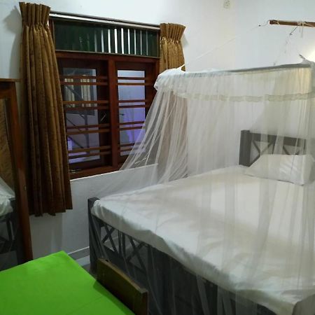 Hikkaduwa Family Inn Екстериор снимка
