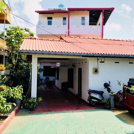 Hikkaduwa Family Inn Екстериор снимка