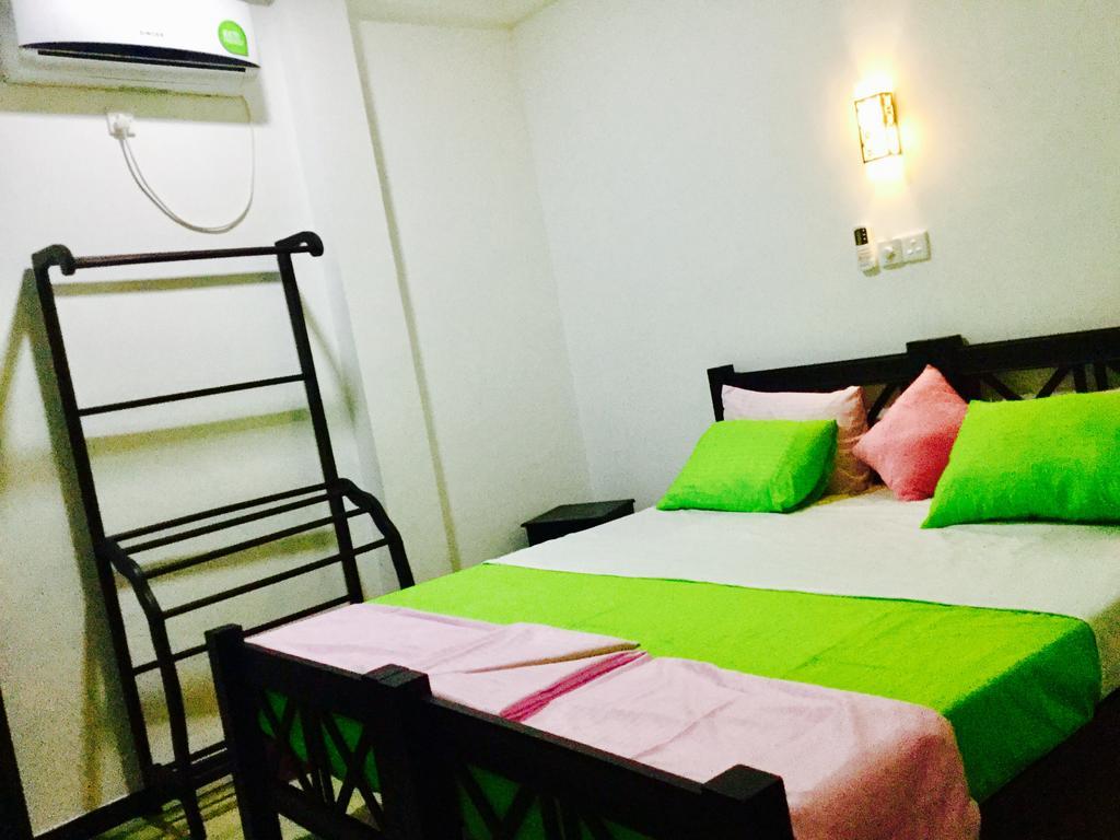 Hikkaduwa Family Inn Екстериор снимка