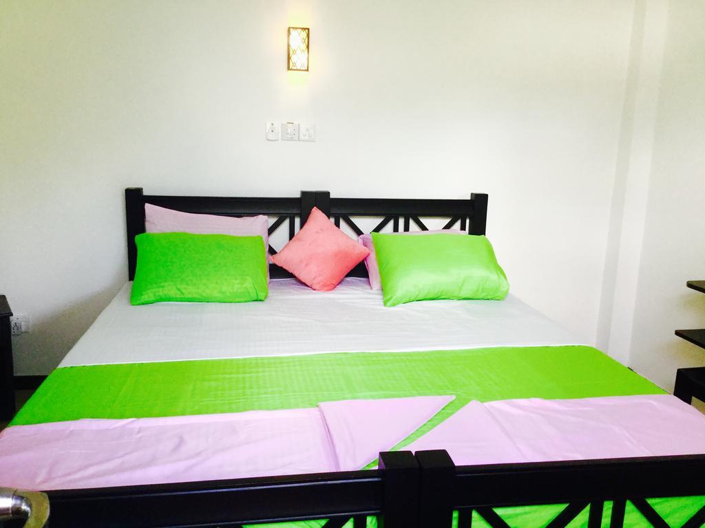 Hikkaduwa Family Inn Екстериор снимка