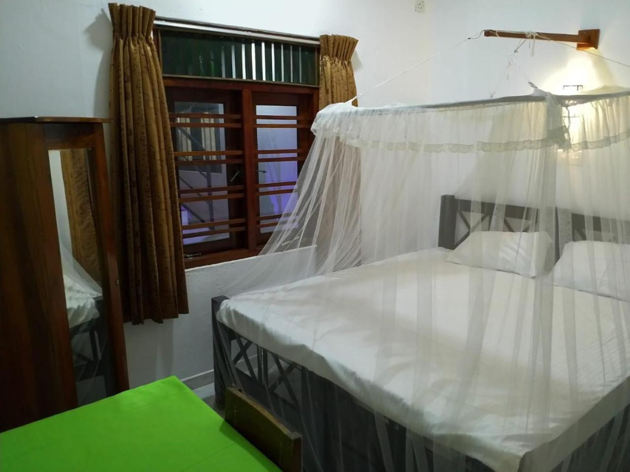 Hikkaduwa Family Inn Екстериор снимка