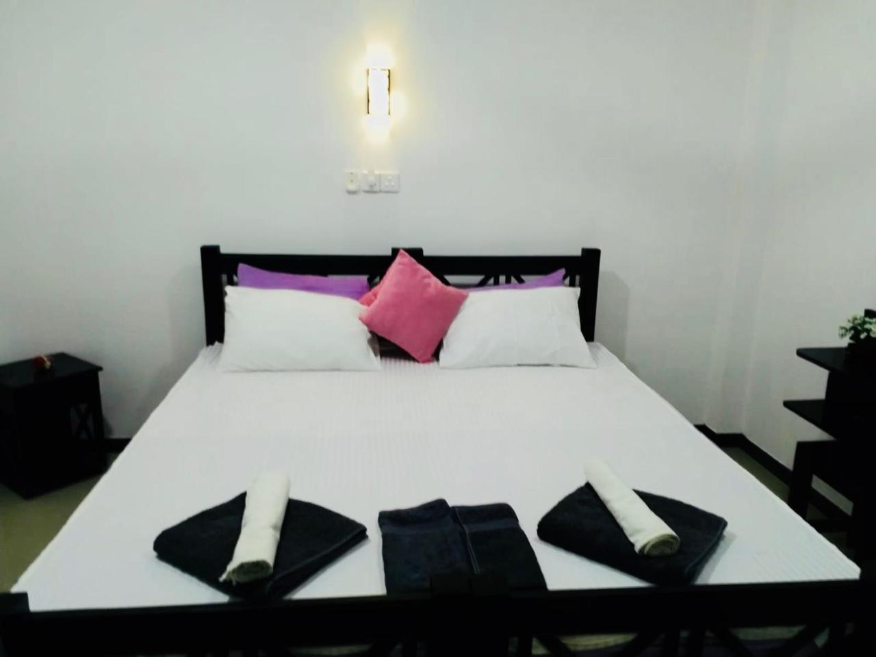 Hikkaduwa Family Inn Екстериор снимка