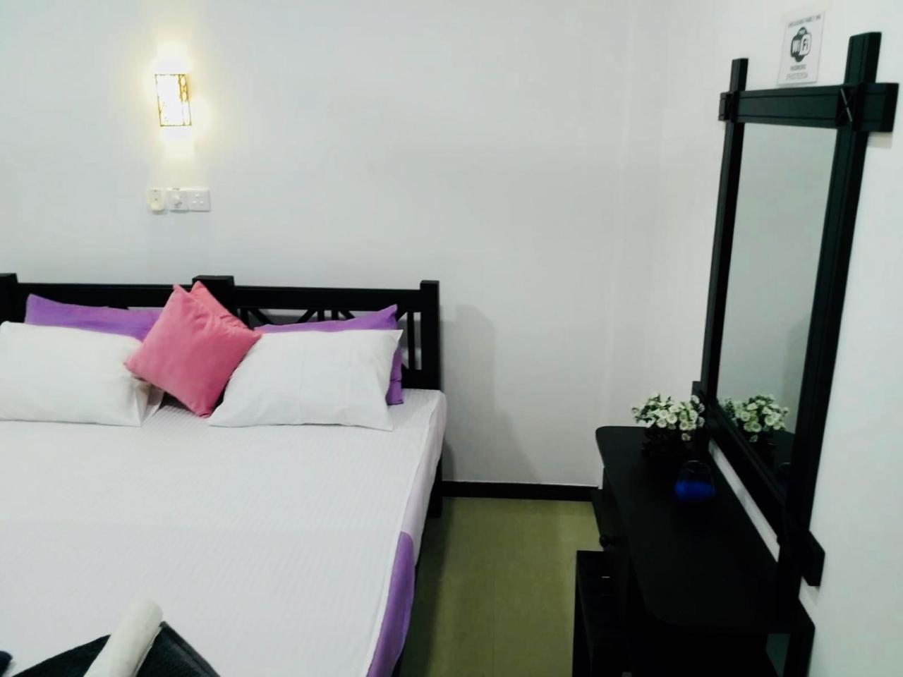 Hikkaduwa Family Inn Екстериор снимка
