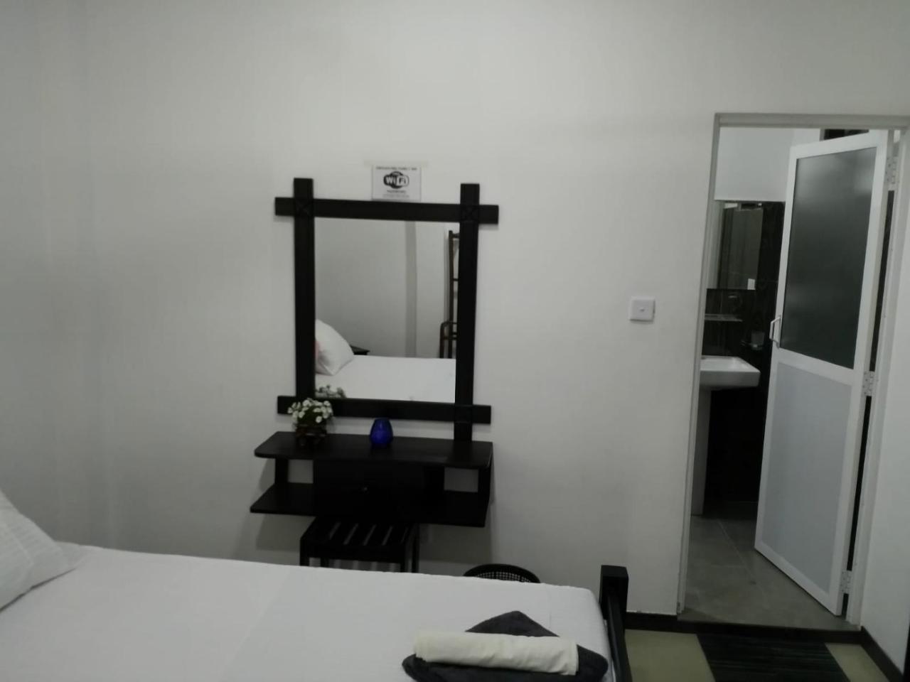 Hikkaduwa Family Inn Екстериор снимка