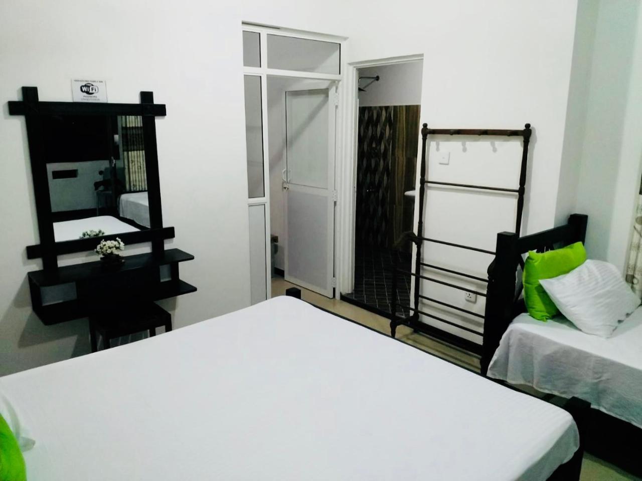 Hikkaduwa Family Inn Екстериор снимка