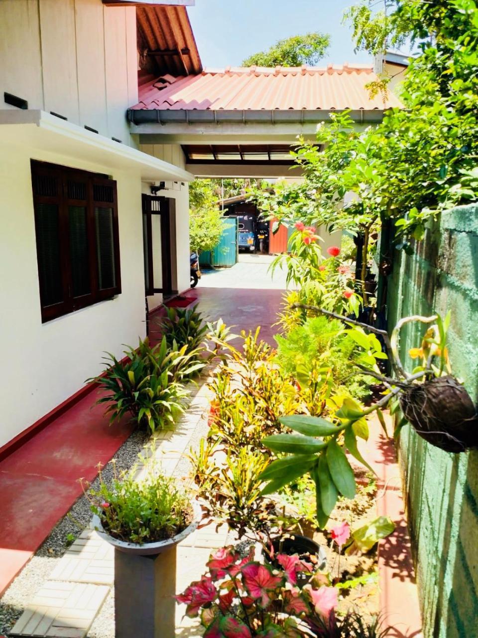 Hikkaduwa Family Inn Екстериор снимка